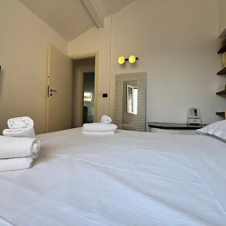 アパート Casa Del Pozzo, 90 Mq, 2b 1b, Cozy Top-floor Ligurian Stay, No Lift, Steps From The Sea *