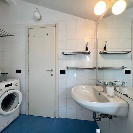 Casa Del Pozzo, 90 Mq, 2b 1b, Cozy Top-floor Ligurian Stay, No Lift, Steps From The Sea アパート