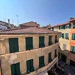 Apartament Casa Del Pozzo, 90 Mq, 2b 1b, Cozy Top-floor Ligurian Stay, No Lift, Steps From The Sea