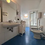 Casa Del Pozzo, 90 Mq, 2b 1b, Cozy Top-floor Ligurian Stay, No Lift, Steps From The Sea Apartament Rapallo