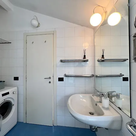 Casa Del Pozzo, 90 Mq, 2b 1b, Cozy Top-floor Ligurian Stay, No Lift, Steps From The Sea Apartment *