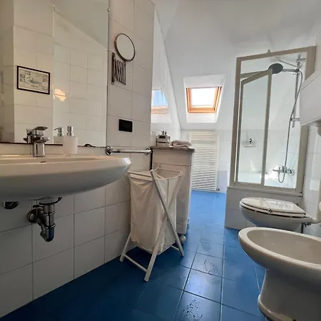 Lejlighed Casa Del Pozzo, 90 Mq, 2b 1b, Cozy Top-floor Ligurian Stay, No Lift, Steps From The Sea